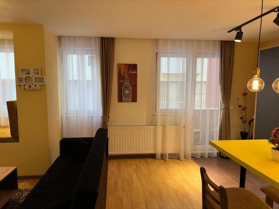 Ora-Prn,Peaceful Central Apartment بريشتاين المظهر الخارجي الصورة
